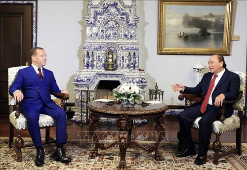 Chủ tịch nước Nguyễn Xuân Phúc hội kiến Chủ tịch đảng Nước Nga thống nhất cầm quyền Dmitry Medvedev